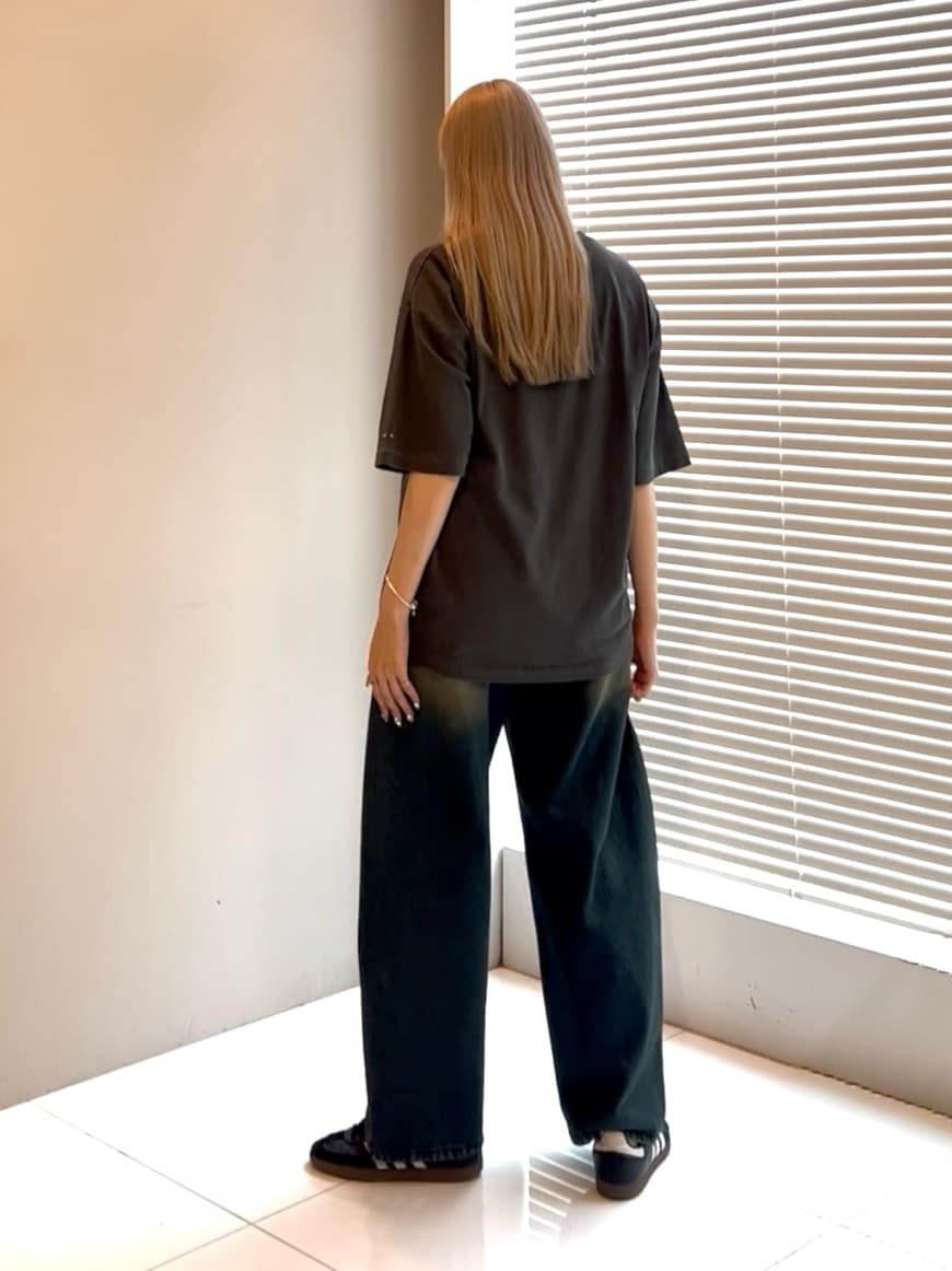 mさんの「tk.TAKEO KIKUCHI｜ヴィンテージライクスタッズTシャツ」を使ったコーディネート