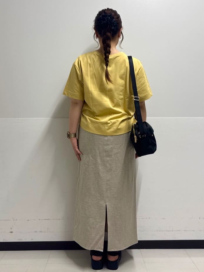 あいりょんさんの「OPAQUE.CLIP｜《美人百花掲載》ストレッチリネンライクタイトスカート【洗濯機洗い可】」を使ったコーディネート