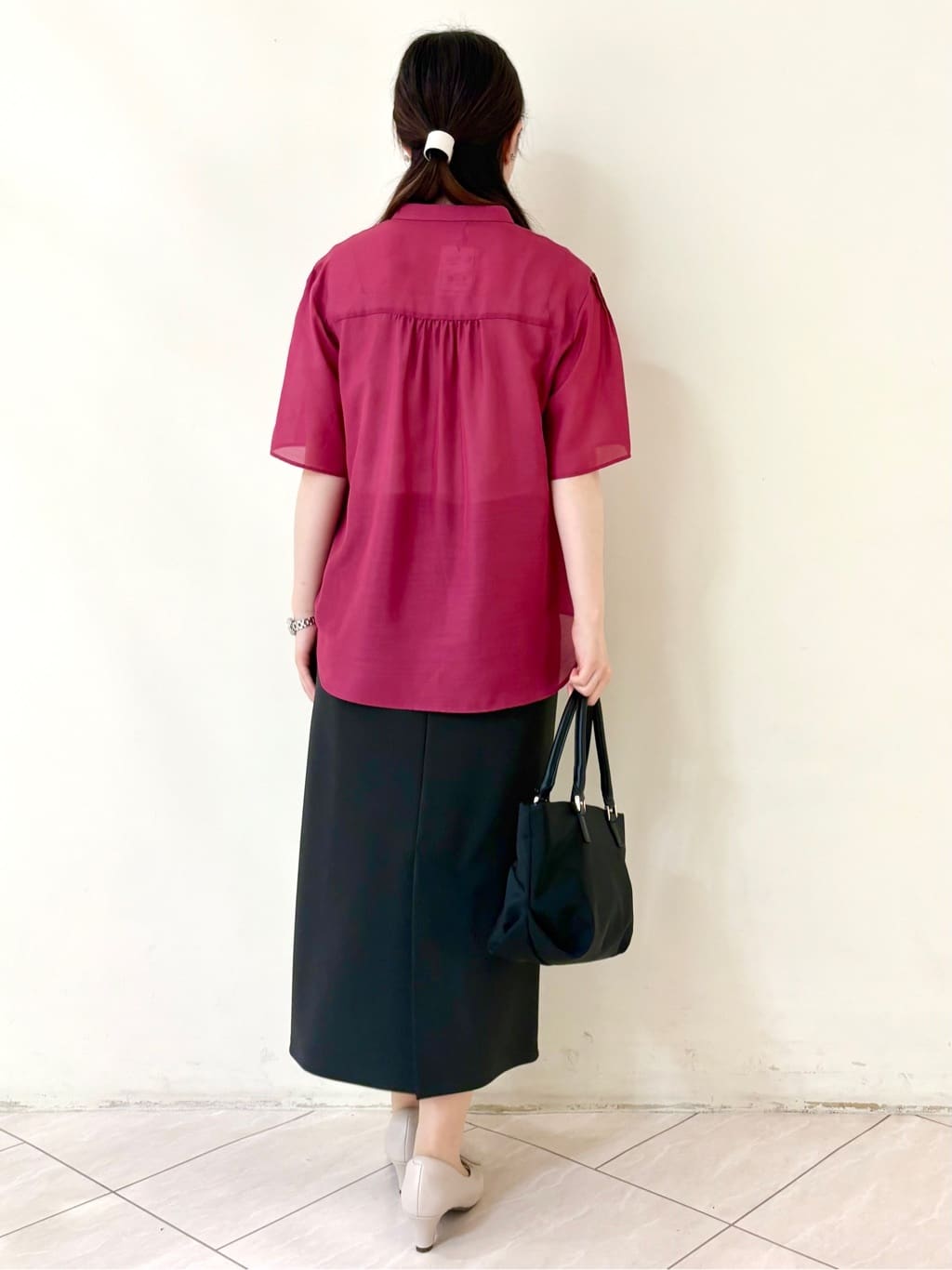 mikiさんの「Reflect｜【選べる5色◎／マシンウォッシュ可】シャーリングデザインブラウス」を使ったコーディネート