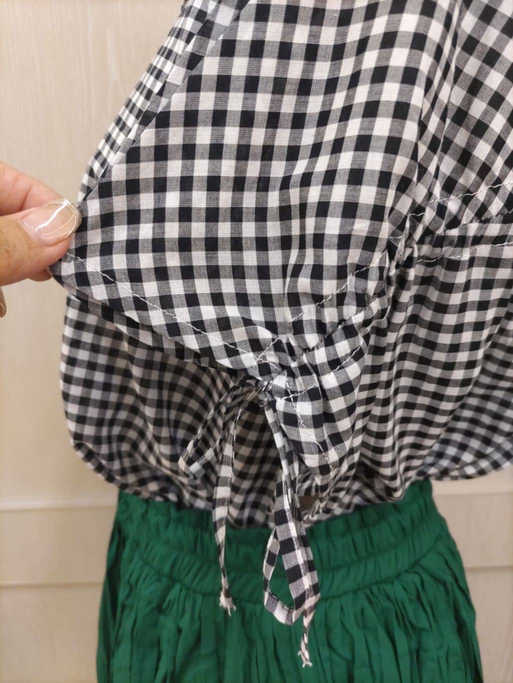 naoさんの「SHOO･LA･RUE｜◆ラメ入り月の輪ネックレス」を使ったコーディネート