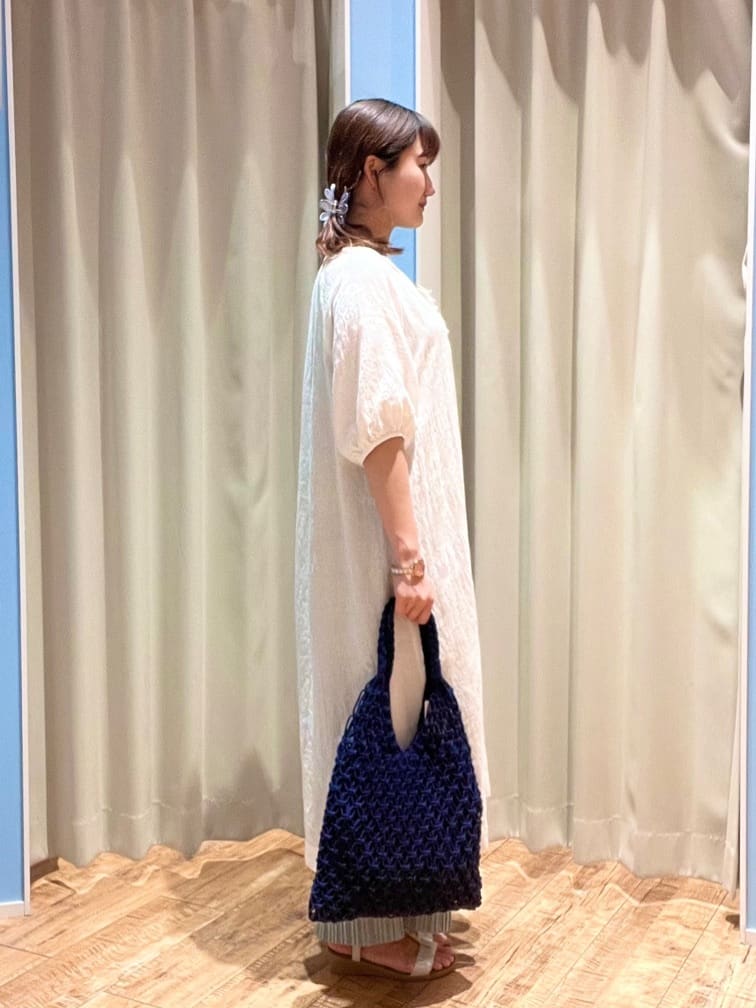 もんちゃんさんの「SHOO･LA･RUE｜◆【S-LL/綿100%】上品さ漂う フラワージャカード 5分袖ワンピース」を使ったコーディネート