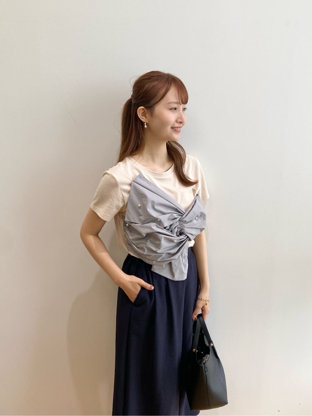 みさかさんの「index｜パール調アシメドッキングTシャツ【洗える／接触冷感】」を使ったコーディネート