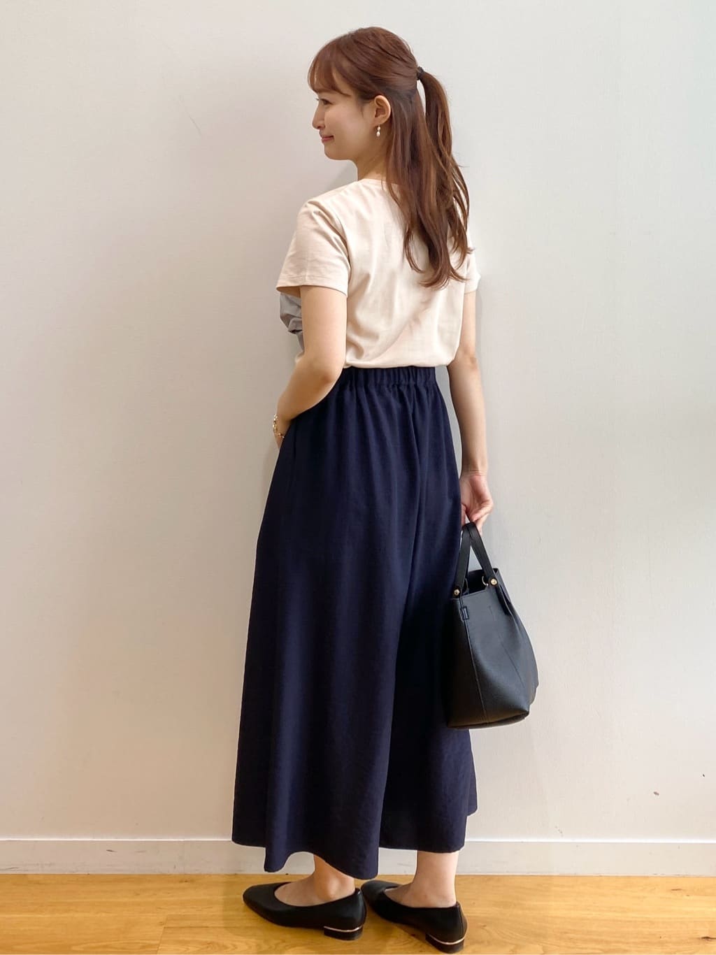 みさかさんの「index｜パール調アシメドッキングTシャツ【洗える／接触冷感】」を使ったコーディネート