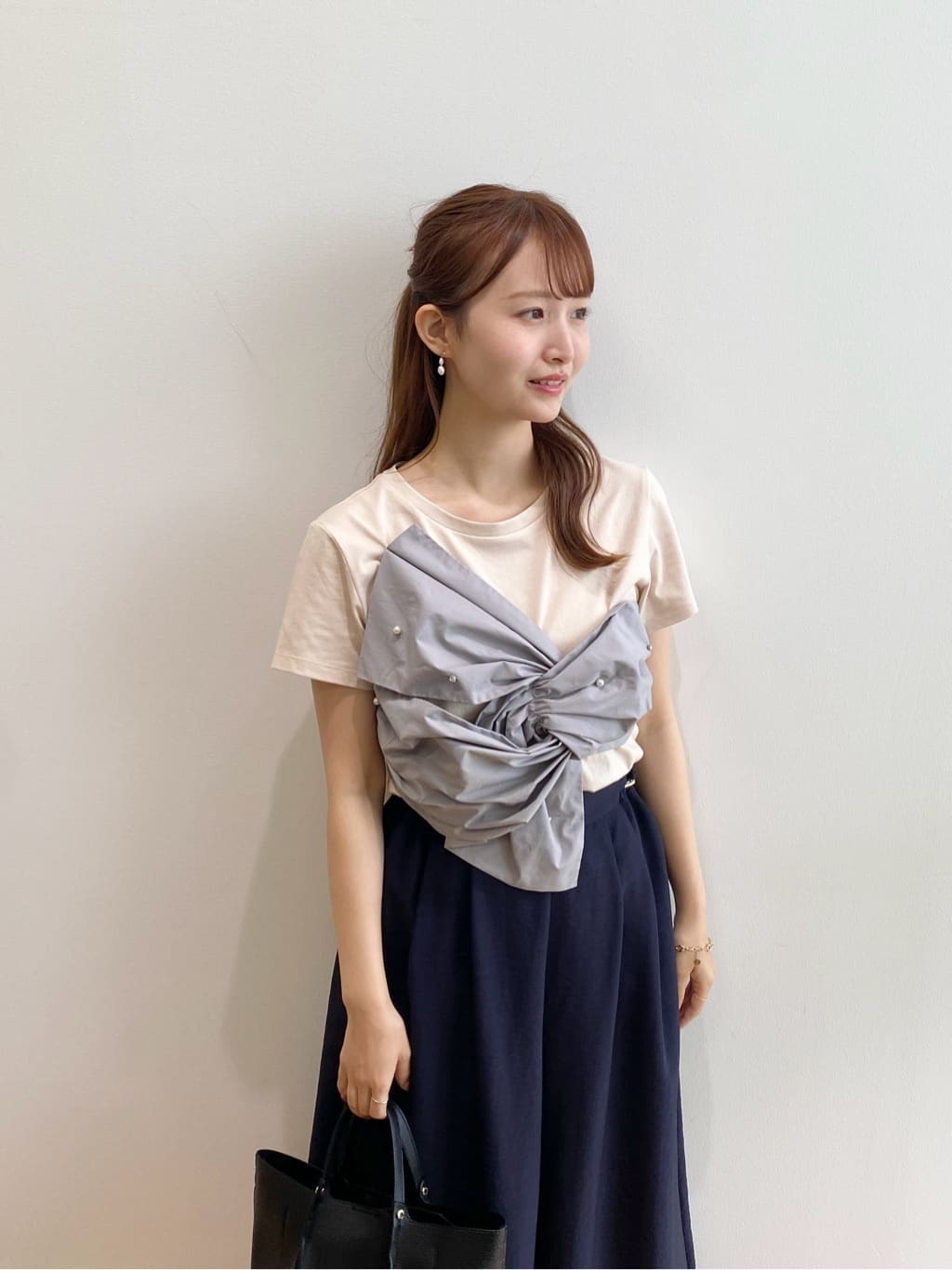 みさかさんの「index｜パール調アシメドッキングTシャツ【洗える／接触冷感】」を使ったコーディネート