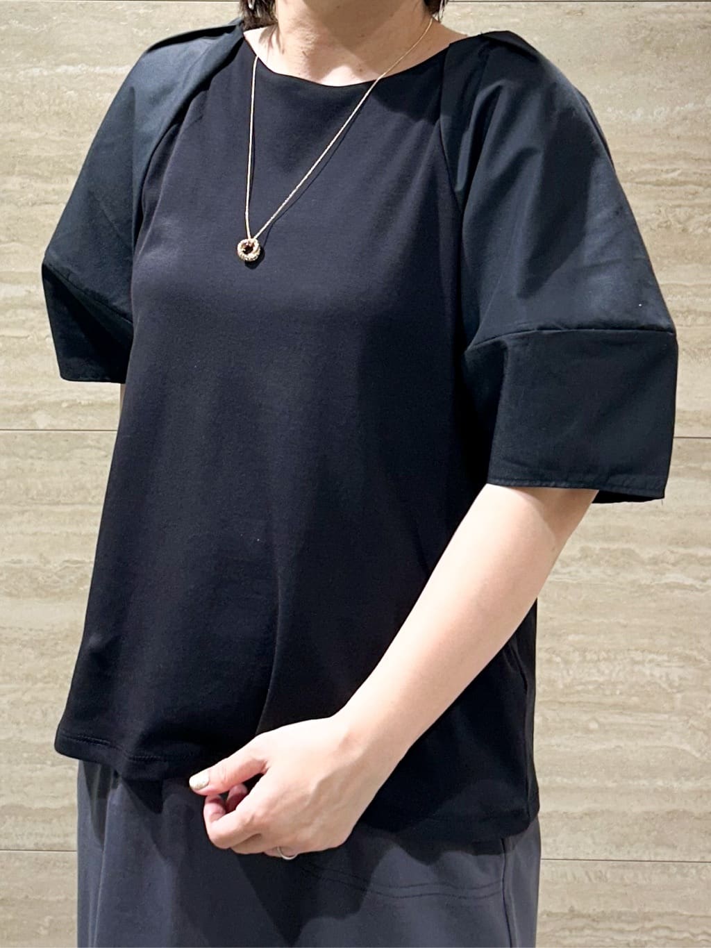 NAMIさんの「OPAQUE.CLIP｜イージーナロースカート／セットアップ対応【UVケア／接触冷感／洗濯機洗い可】」を使ったコーディネート