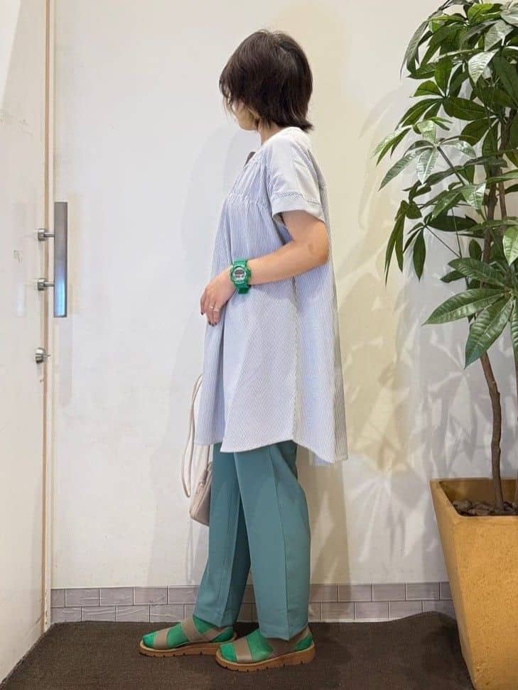 misakiさんの「SHOO･LA･RUE｜【S-LL/ひんやり/体型カバー】サッカーストライプ Aラインチュニックブラウス」を使ったコーディネート