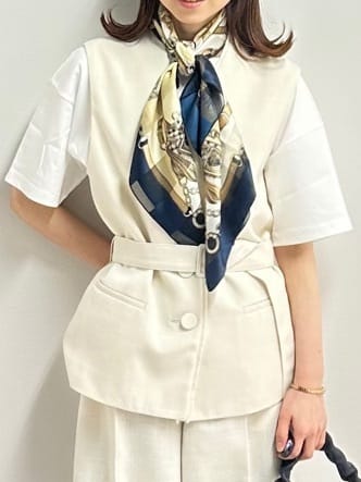 Miwaさんの「UNTITLED｜【手洗い／88cm正方形】シアー素材チェーン柄スカーフ」を使ったコーディネート