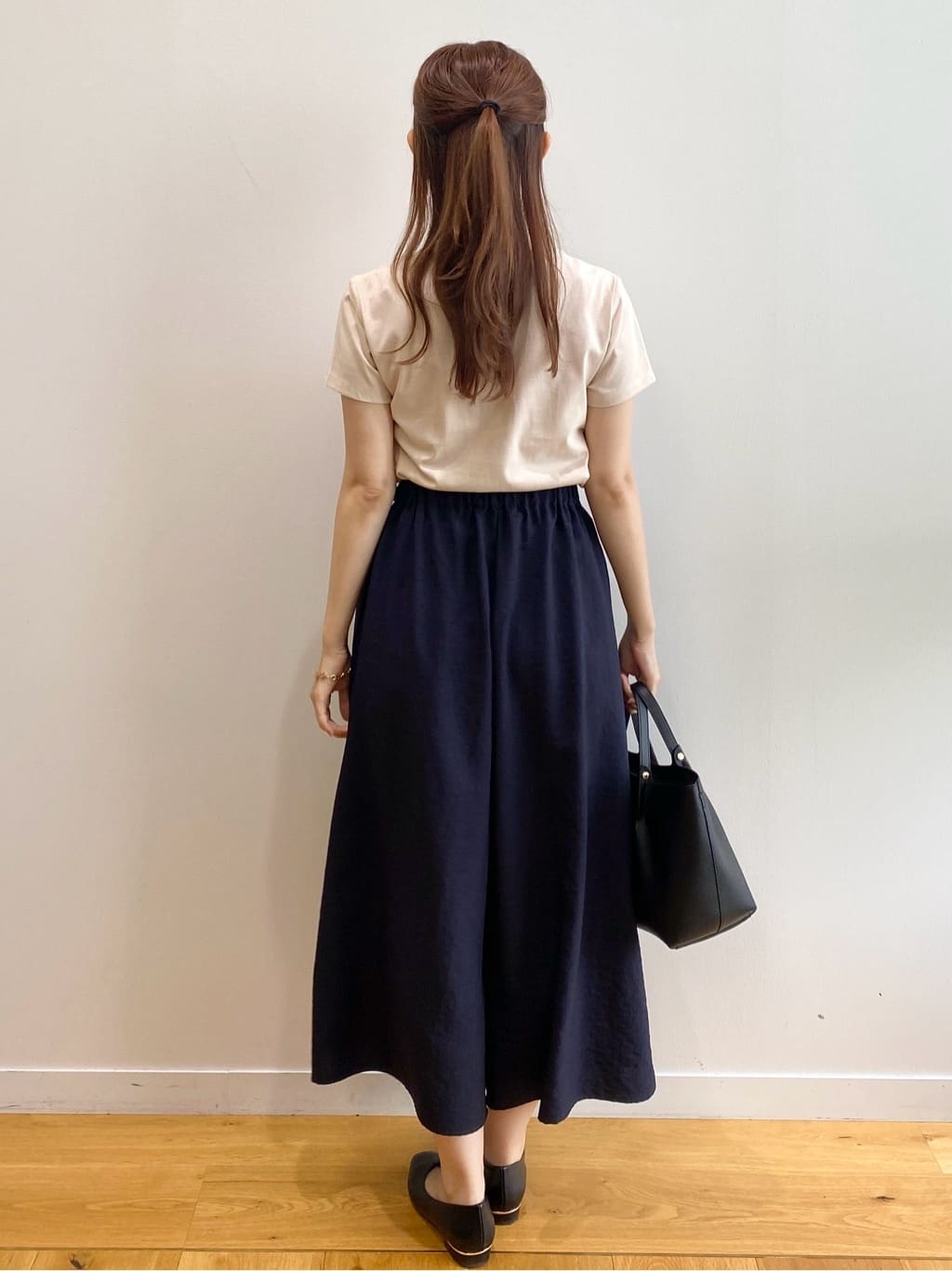 みさかさんの「index｜パール調アシメドッキングTシャツ【洗える／接触冷感】」を使ったコーディネート