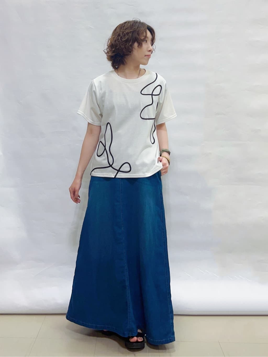 まっつんさんの「SHOO･LA･RUE｜【S-LL】コーデの主役になる コード刺繍デザインＴシャツ」を使ったコーディネート