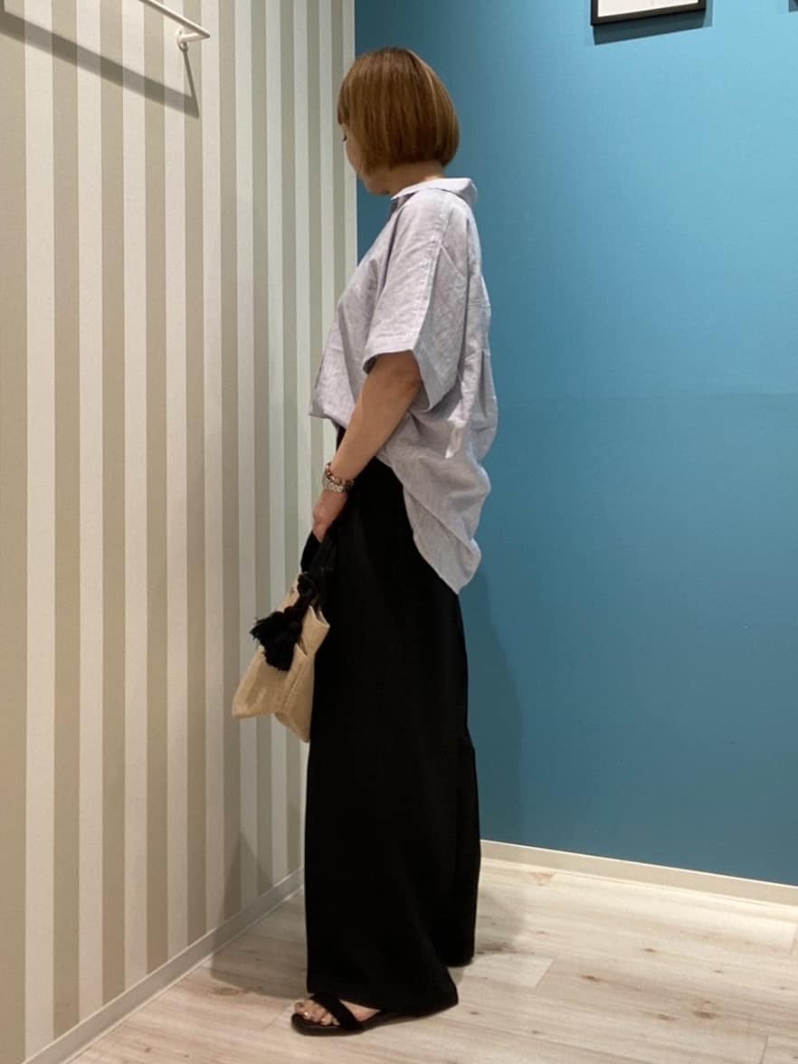 ぷくりんさんの「SHOO･LA･RUE｜【S-LL/UV/接触冷感/抗菌防臭】体型を自然にカバー フレンチリネンブレンド襟付ドルマンシャツ」を使ったコーディネート