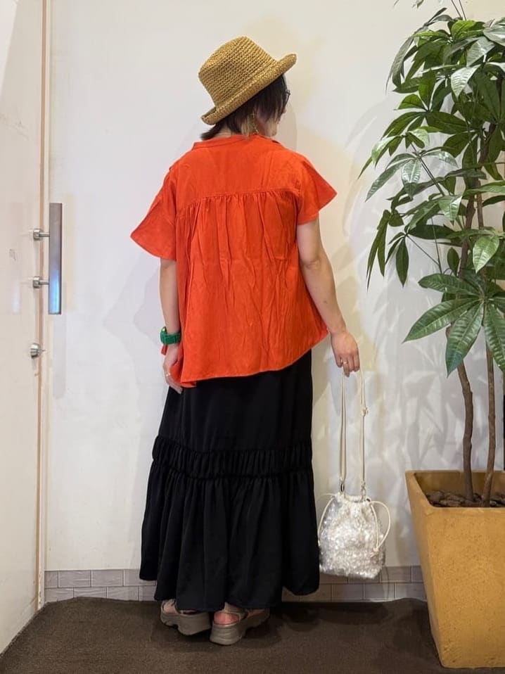 misakiさんの「SHOO･LA･RUE｜【ひんやり】シャーリングがアクセントに 大人のデザインキャミワンピース」を使ったコーディネート