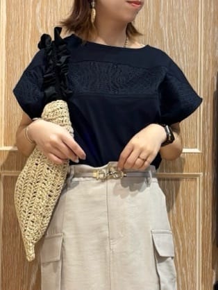 meiさんの「SHOO･LA･RUE｜【洗える/S-LL/体型カバー】レース使いが華やか フレンチスリーブコットンTシャツ」を使ったコーディネート