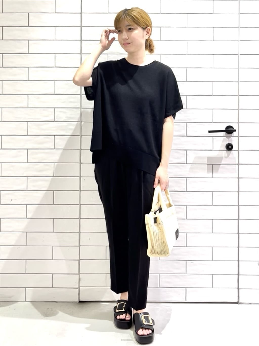 しおりさんの「OPAQUE.CLIP｜《5色展開／S-LLサイズ》リラクシーメッシュニット【洗濯機洗い可】」を使ったコーディネート