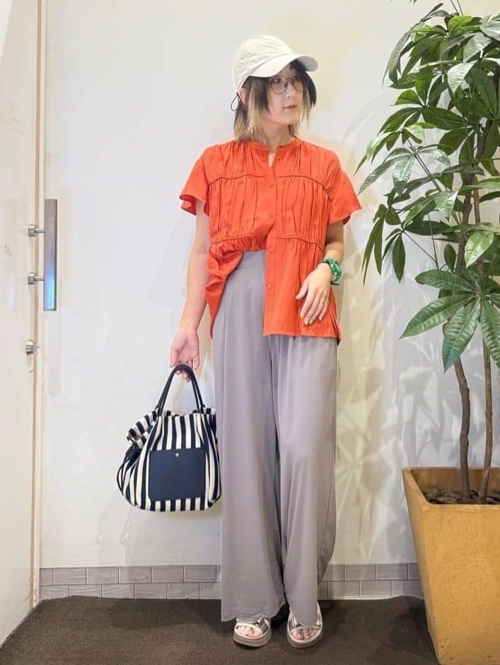 misakiさんの「SHOO･LA･RUE｜【S-LL/ひんやり/UV】リラクシーな穿き心地 エアリーワイドパンツ」を使ったコーディネート