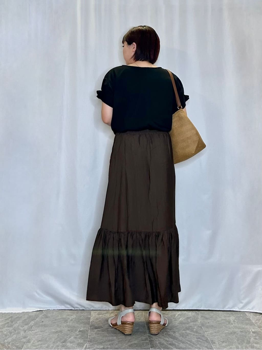 ネリさんの「SHOO･LA･RUE｜【S-LL/UV/プチプラ】お袖タックで好印象 デザインTシャツ」を使ったコーディネート