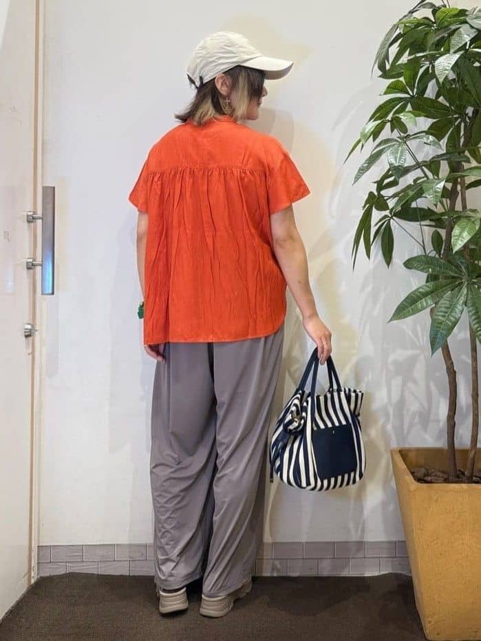misakiさんの「SHOO･LA･RUE｜【S-LL/ひんやり/UV】リラクシーな穿き心地 エアリーワイドパンツ」を使ったコーディネート