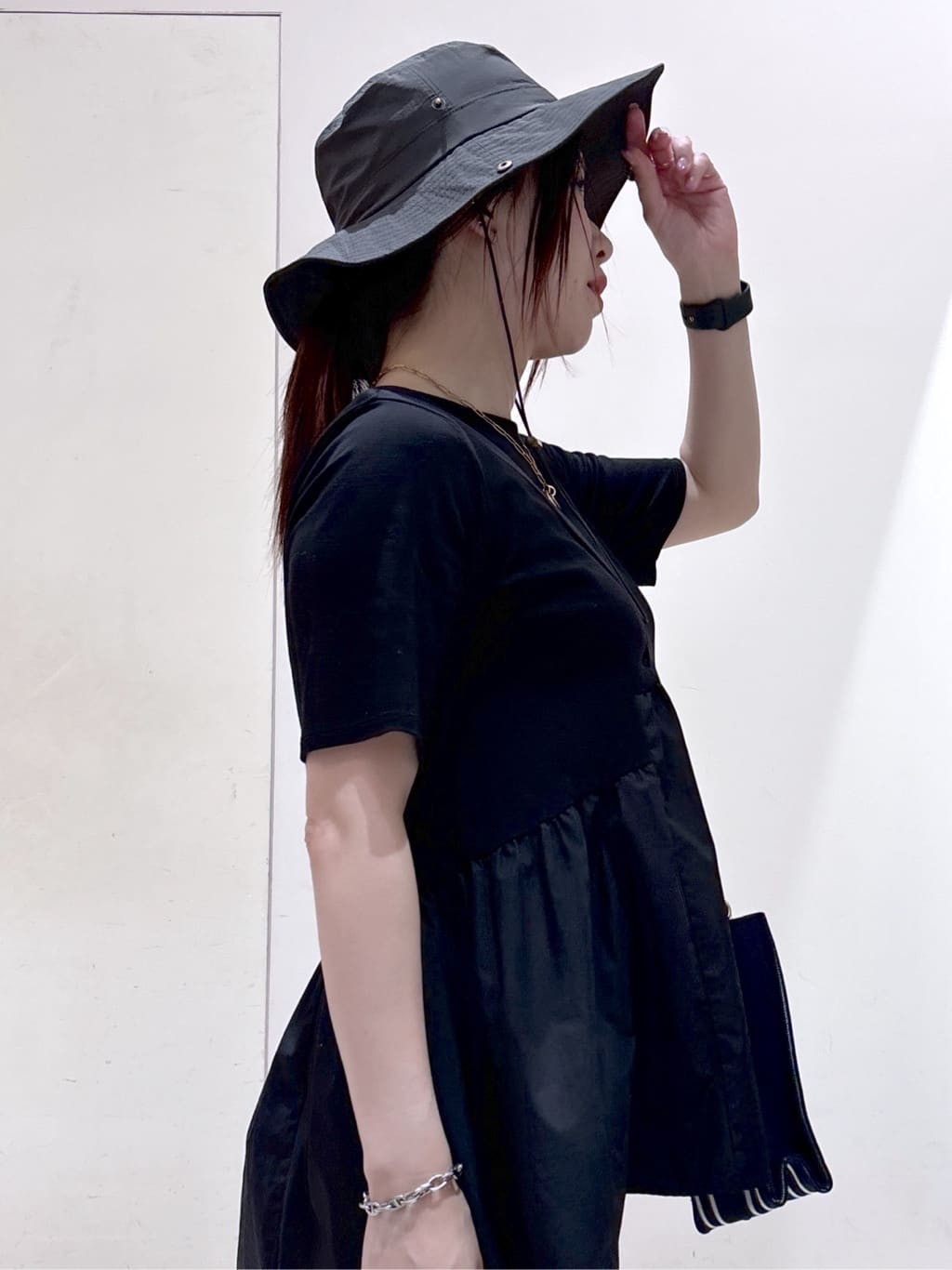 mameさんの「OPAQUE.CLIP｜麻混ハイストレッチイージースティックパンツ【洗濯機洗い可】」を使ったコーディネート