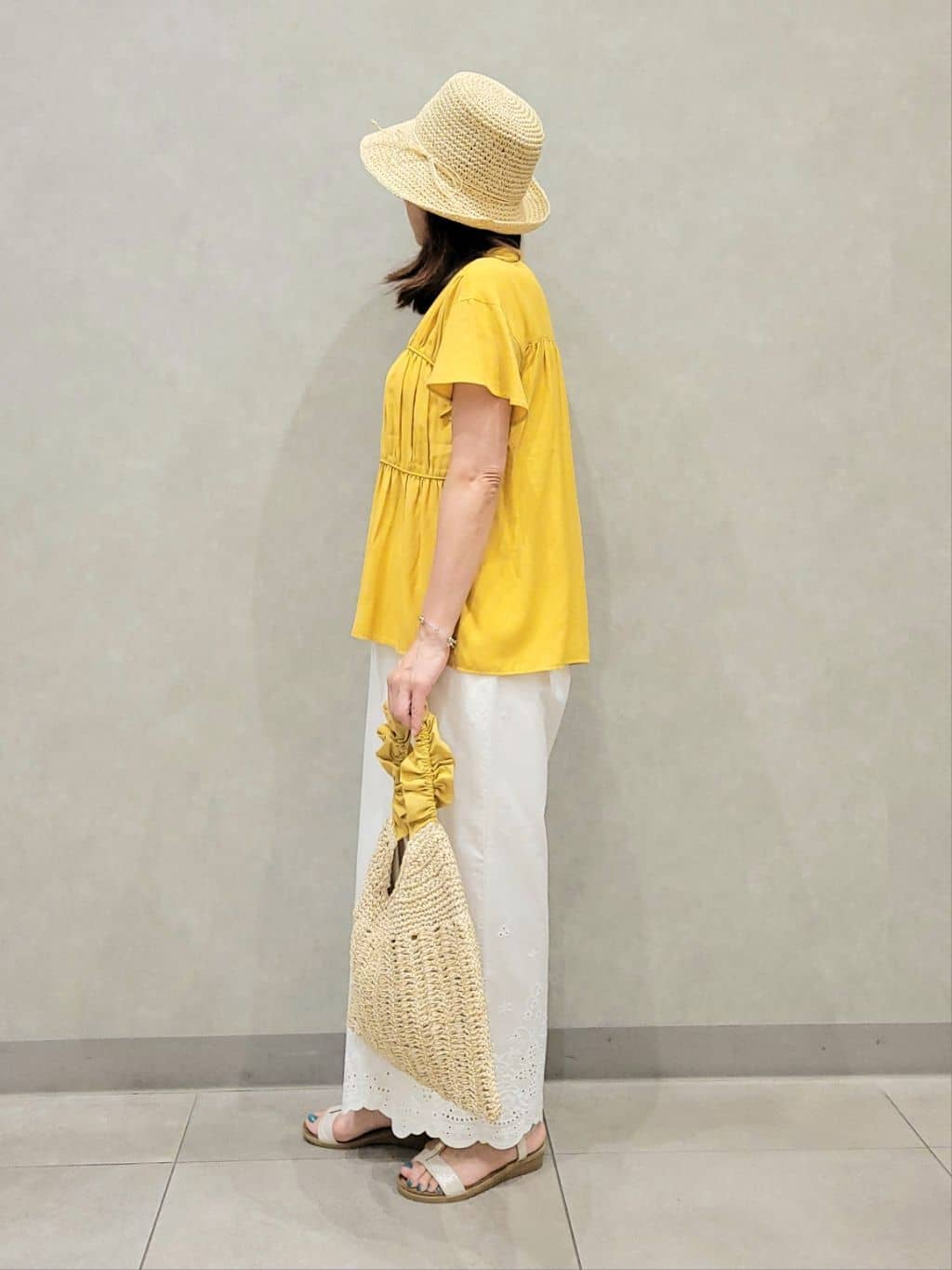 ユウさんの「SHOO･LA･RUE｜【S-LL】華やかさをプラスする 裾刺繍ストレートパンツ」を使ったコーディネート