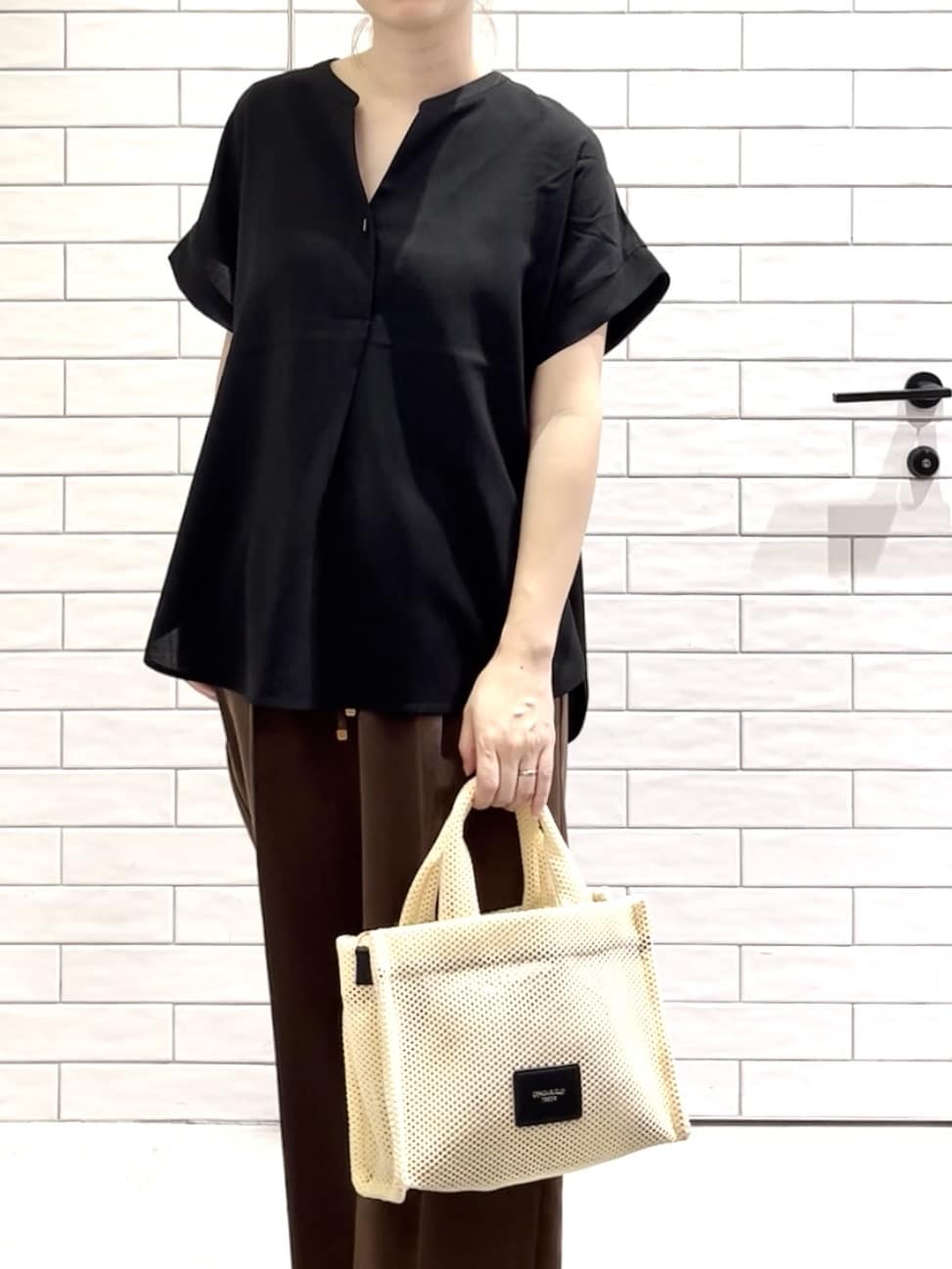 しおりさんの「OPAQUE.CLIP｜《7色展開／SS-LLサイズ》ストレッチスキッパーブラウス／セットアップ対応【洗濯機洗い可／防シワ】」を使ったコーディネート