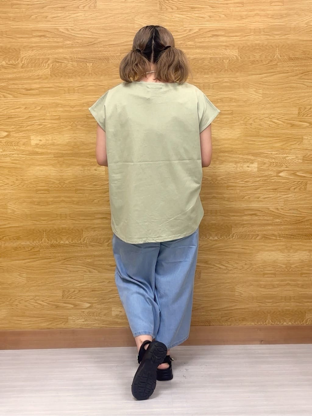 ぁむさんの「SHOO･LA･RUE｜【洗える/S-LL/体型カバー】レース使いが華やか フレンチスリーブコットンTシャツ」を使ったコーディネート