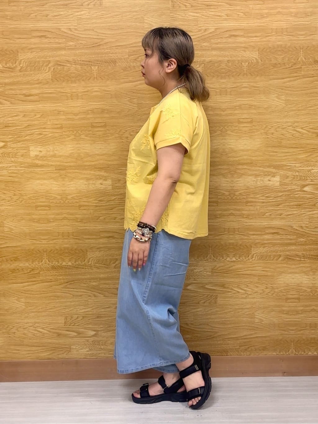 ぁむさんの「SHOO･LA･RUE｜【洗える/S-LL】インせず着られる さらっと大人上品 刺繍トップス」を使ったコーディネート