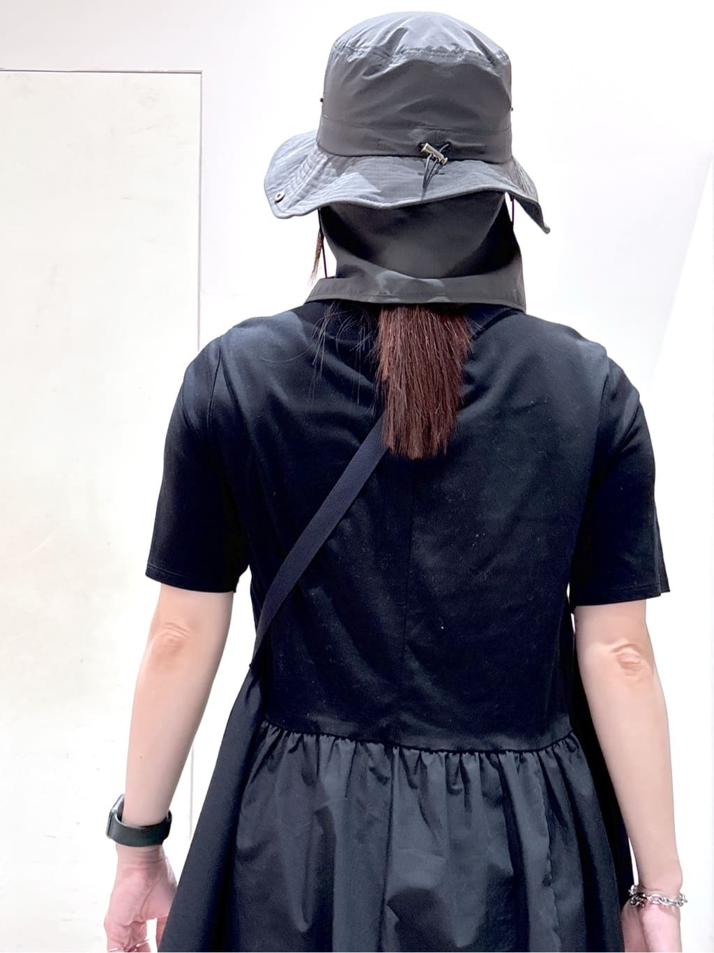 mameさんの「OPAQUE.CLIP｜麻混ハイストレッチイージースティックパンツ【洗濯機洗い可】」を使ったコーディネート