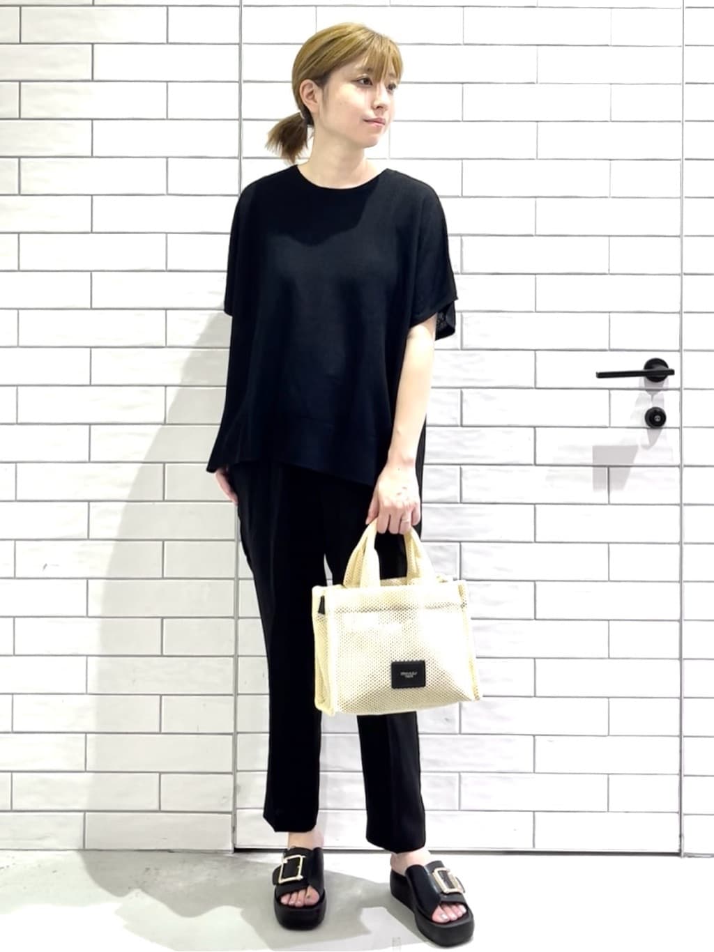 しおりさんの「OPAQUE.CLIP｜《5色展開／S-LLサイズ》リラクシーメッシュニット【洗濯機洗い可】」を使ったコーディネート