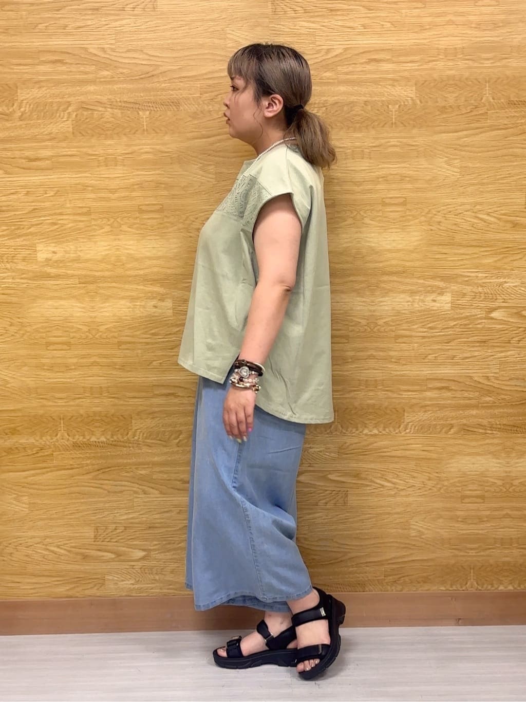 ぁむさんの「SHOO･LA･RUE｜【洗える/S-LL/体型カバー】レース使いが華やか フレンチスリーブコットンTシャツ」を使ったコーディネート