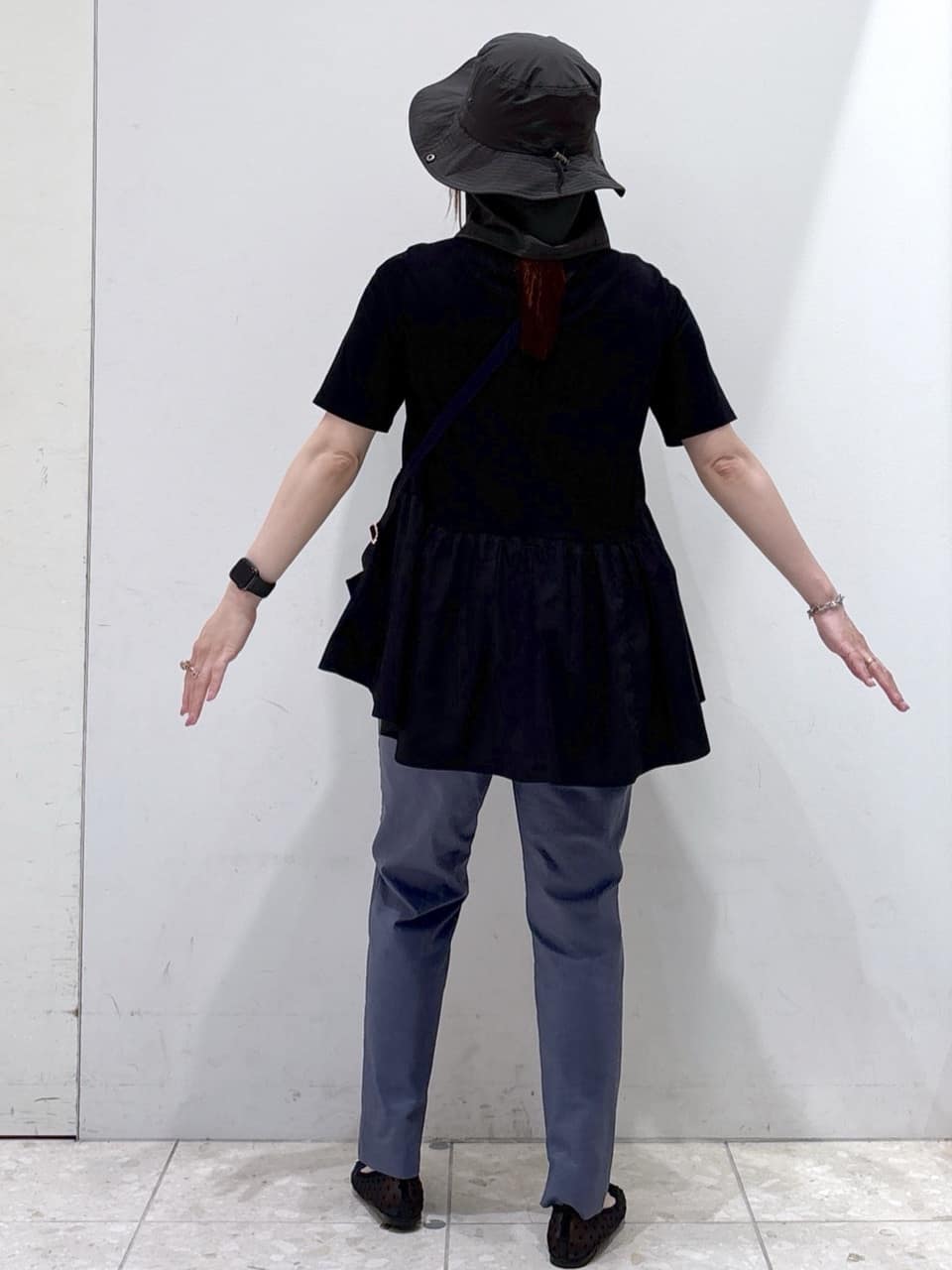 mameさんの「OPAQUE.CLIP｜麻混ハイストレッチイージースティックパンツ【洗濯機洗い可】」を使ったコーディネート