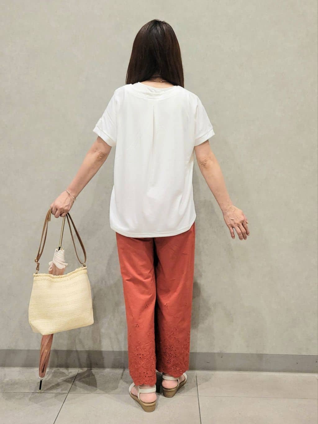 ユウさんの「SHOO･LA･RUE｜【S-LL】華やかさをプラスする 裾刺繍ストレートパンツ」を使ったコーディネート