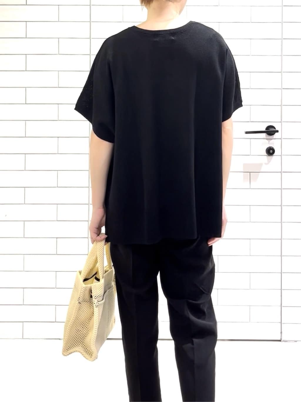 しおりさんの「OPAQUE.CLIP｜《5色展開／S-LLサイズ》リラクシーメッシュニット【洗濯機洗い可】」を使ったコーディネート