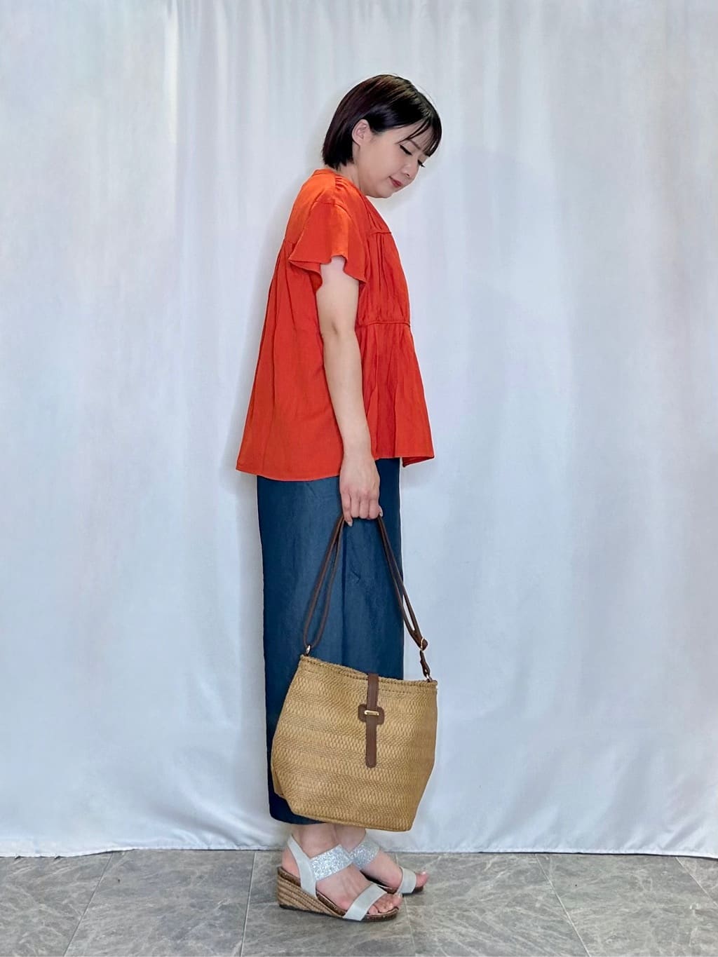 ネリさんの「SHOO･LA･RUE｜【洗える/S-LL/ひんやり】金ボタンがアクセント　大人のデニムガウチョパンツ」を使ったコーディネート