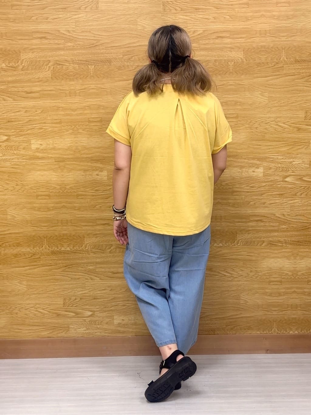 ぁむさんの「SHOO･LA･RUE｜【洗える/S-LL】インせず着られる さらっと大人上品 刺繍トップス」を使ったコーディネート