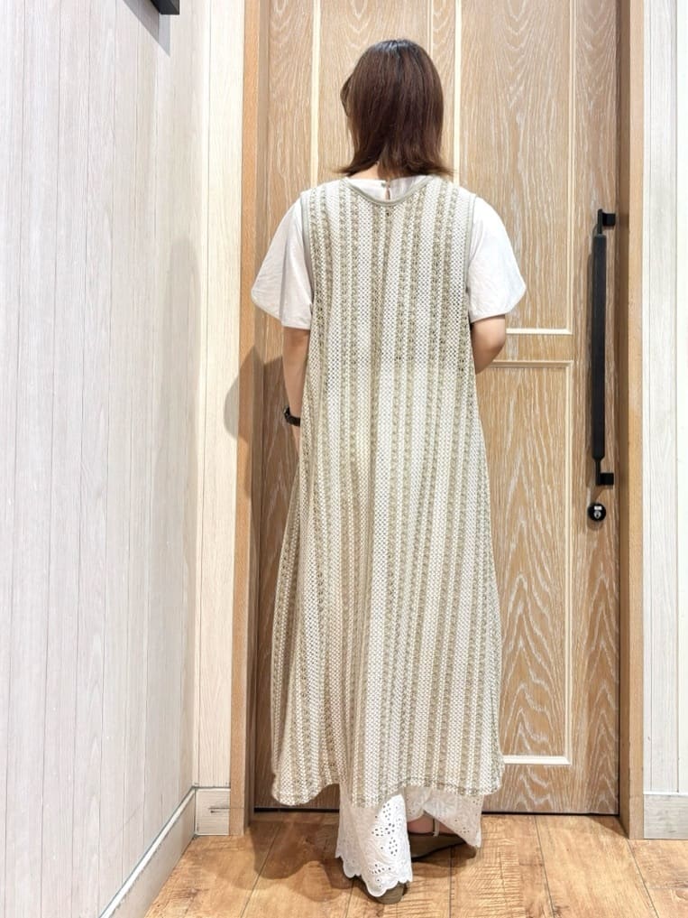 meiさんの「SHOO･LA･RUE｜【S-LL】華やかさをプラスする 裾刺繍ストレートパンツ」を使ったコーディネート