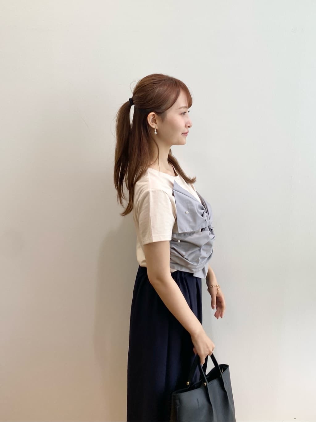 みさかさんの「index｜パール調アシメドッキングTシャツ【洗える／接触冷感】」を使ったコーディネート