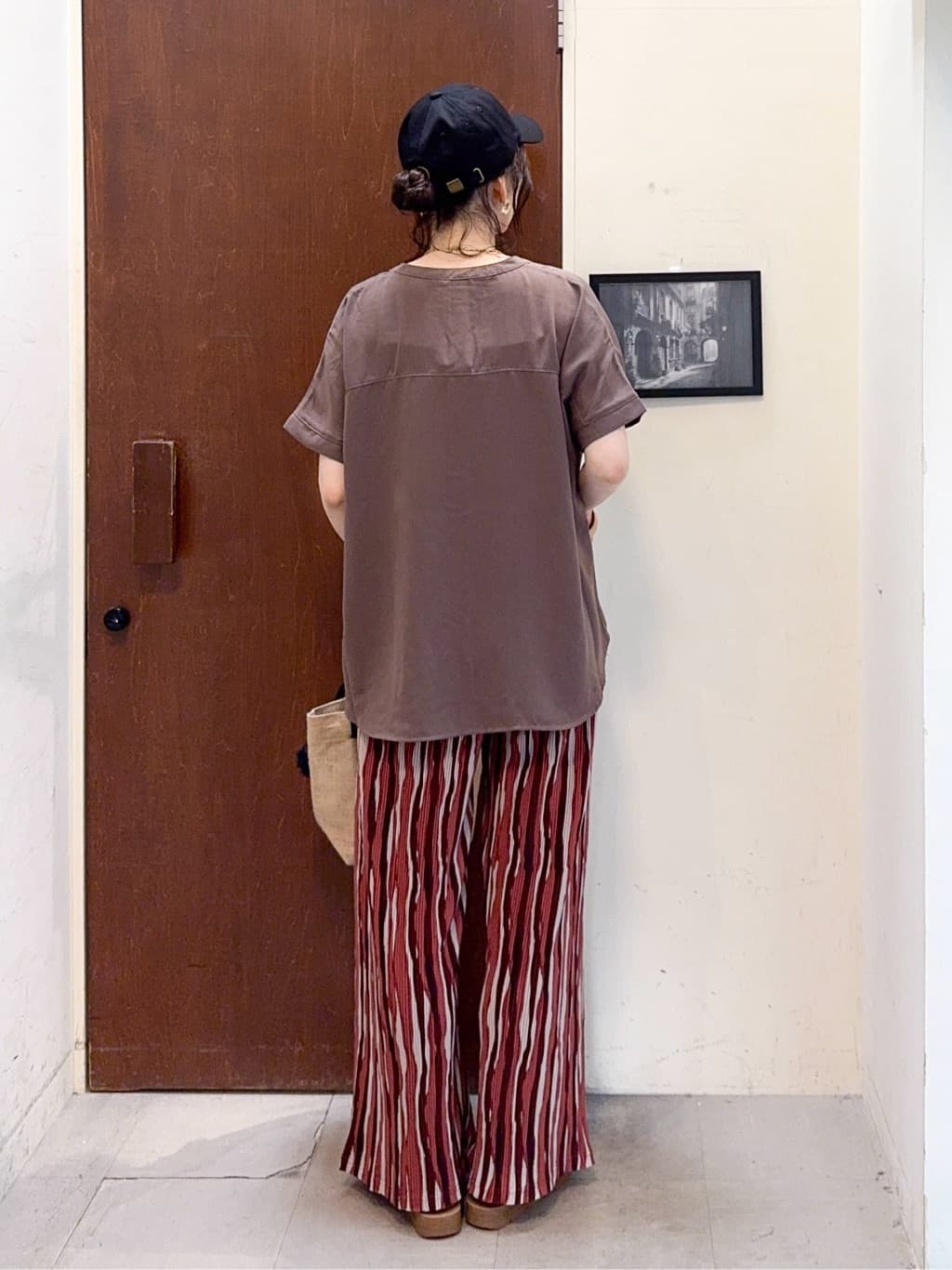 𝐇𝐢𝐫𝐨𝐦𝐢さんの「SHOO･LA･RUE｜【洗える/プチプラ】大人の抜け感をプラスする バンドカラーシャツ」を使ったコーディネート