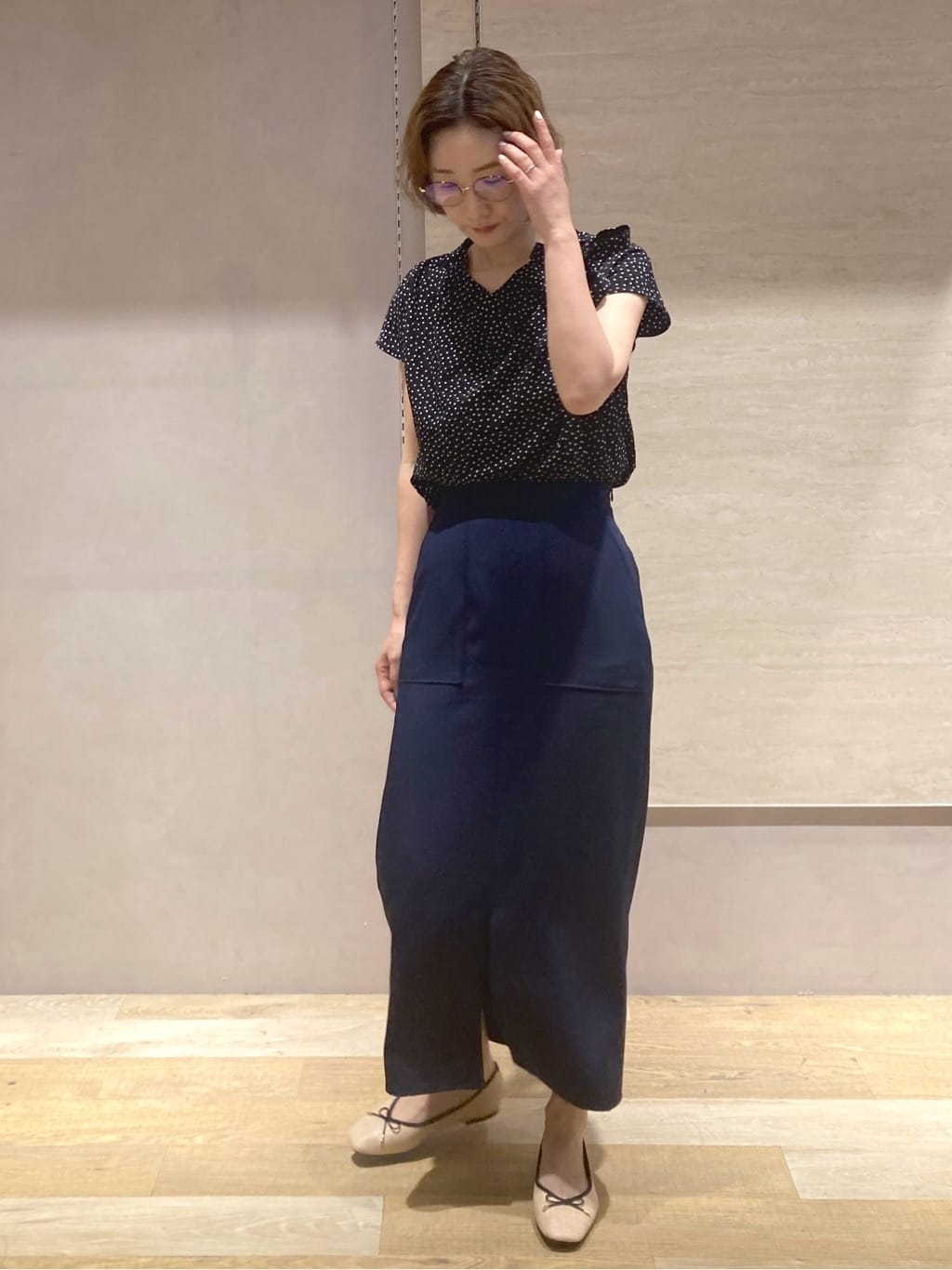 たけねぇさんの「OPAQUE.CLIP｜ラッピングボウタイドットブラウス【洗濯機洗い可】」を使ったコーディネート