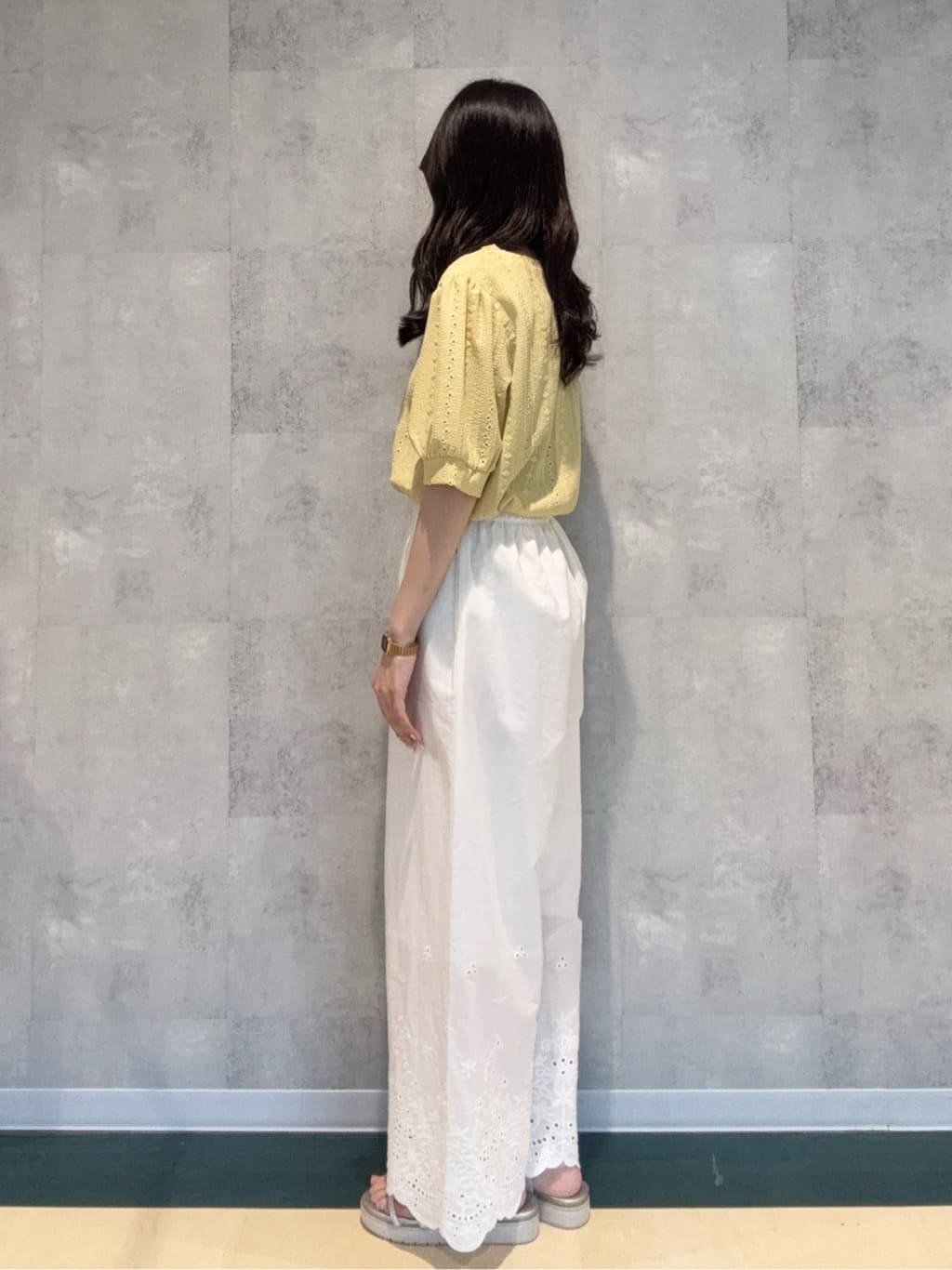 AOIさんの「SHOO･LA･RUE｜【S-LL】華やかさをプラスする 裾刺繍ストレートパンツ」を使ったコーディネート