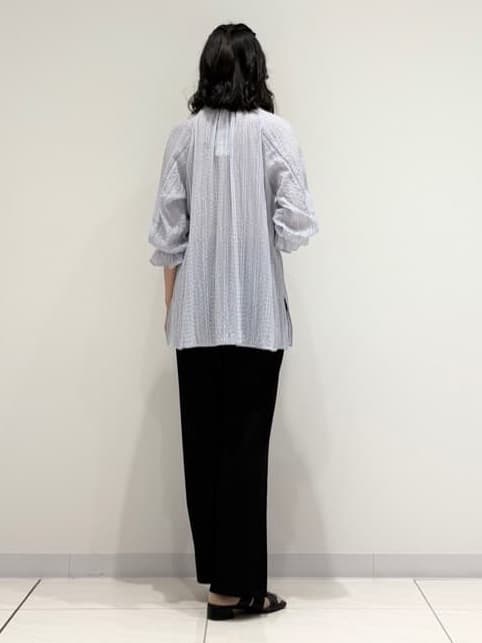 kayoさんの「INDIVI｜【洗える／シャーリング素材】ボリューム袖エアリーブラウス」を使ったコーディネート