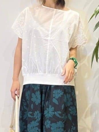 misakiさんの「SHOO･LA･RUE｜スカラップ刺繍レースが目を惹く ドルマントップス」を使ったコーディネート