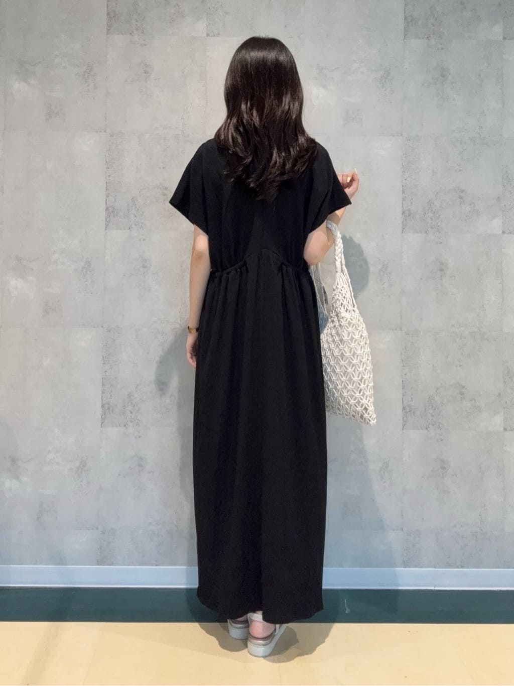 AOIさんの「SHOO･LA･RUE｜【前後2WAY】さらりと大人上品に 楊柳フレンチワンピース」を使ったコーディネート
