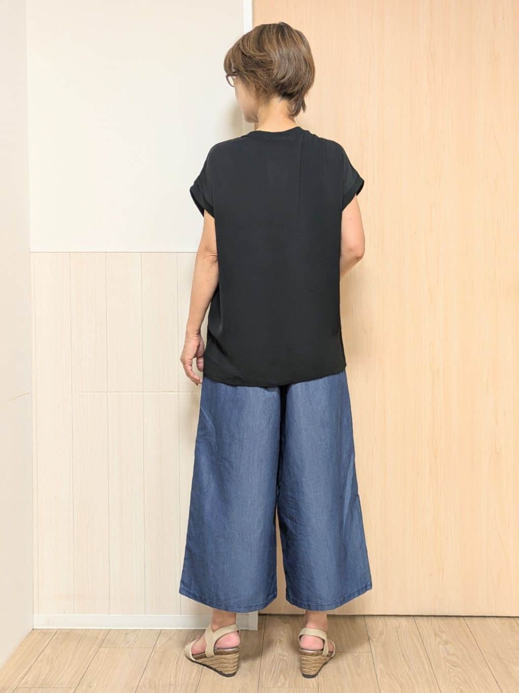 YuAさんの「SHOO･LA･RUE｜【洗える/S-LL/ひんやり】金ボタンがアクセント　大人のデニムガウチョパンツ」を使ったコーディネート