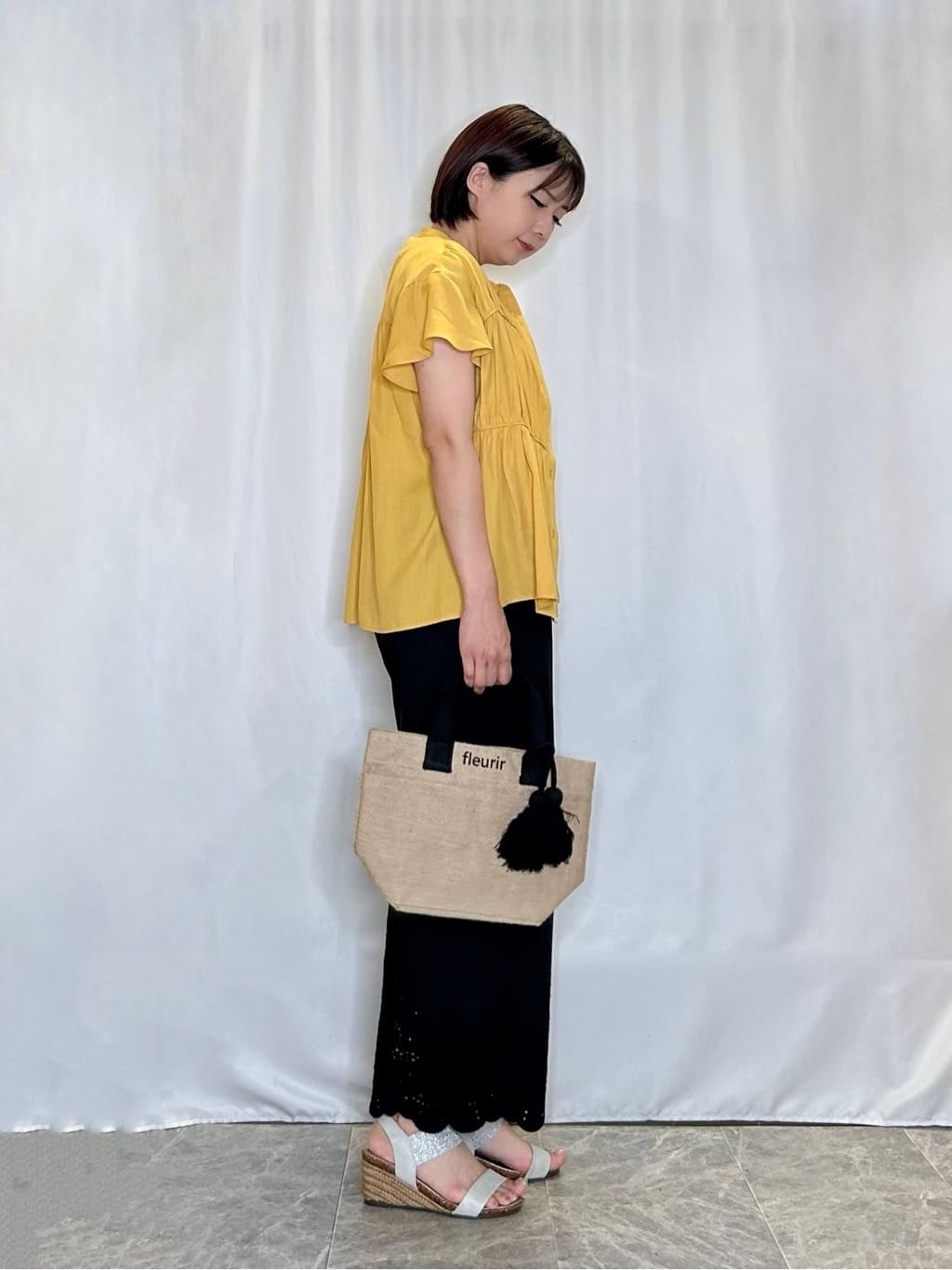ネリさんの「SHOO･LA･RUE｜【S-LL】華やかさをプラスする 裾刺繍ストレートパンツ」を使ったコーディネート