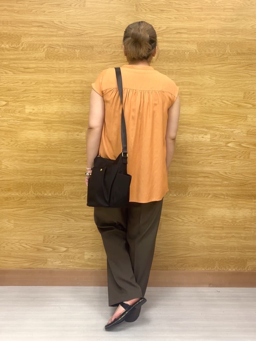 ぁむさんの「SHOO･LA･RUE｜【S-LL/洗濯後しわになりにくい】上品にきれい見え スラブギャザーブラウス」を使ったコーディネート