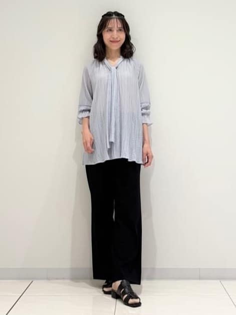 kayoさんの「INDIVI｜【洗える／シャーリング素材】ボリューム袖エアリーブラウス」を使ったコーディネート
