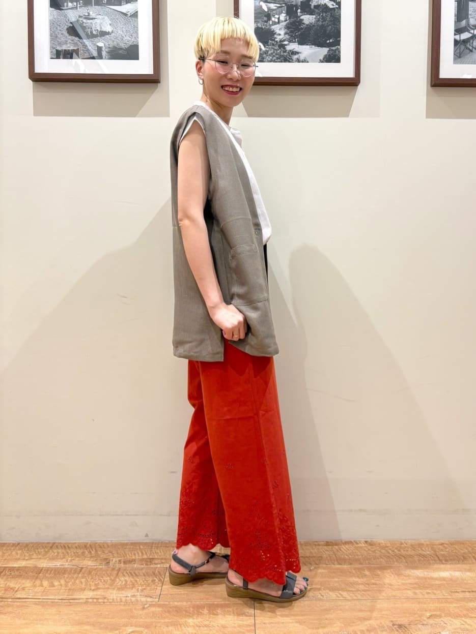 Ayumiさんの「SHOO･LA･RUE｜【S-LL/洗濯後しわになりにくい】上品にきれい見え スラブギャザーブラウス」を使ったコーディネート