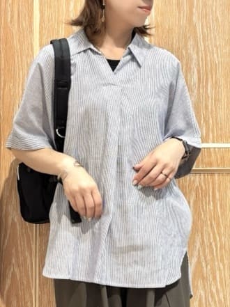 meiさんの「SHOO･LA･RUE｜【S-LL/UV/接触冷感/抗菌防臭】体型を自然にカバー フレンチリネンブレンド襟付ドルマンシャツ」を使ったコーディネート
