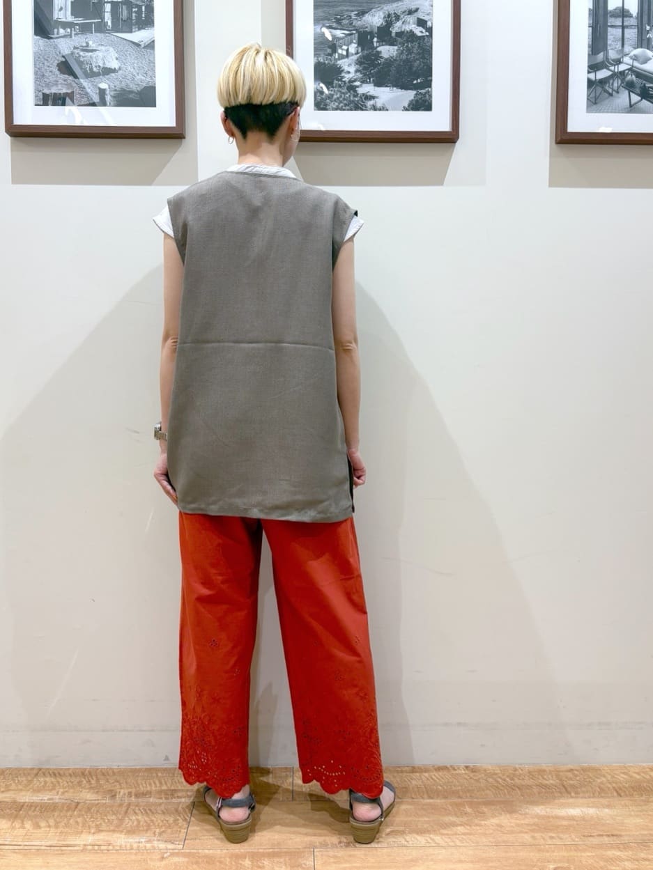 Ayumiさんの「SHOO･LA･RUE｜【S-LL/洗濯後しわになりにくい】上品にきれい見え スラブギャザーブラウス」を使ったコーディネート