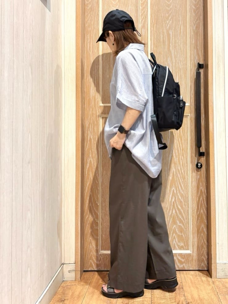 meiさんの「SHOO･LA･RUE｜【S-LL/UV/接触冷感/抗菌防臭】体型を自然にカバー フレンチリネンブレンド襟付ドルマンシャツ」を使ったコーディネート