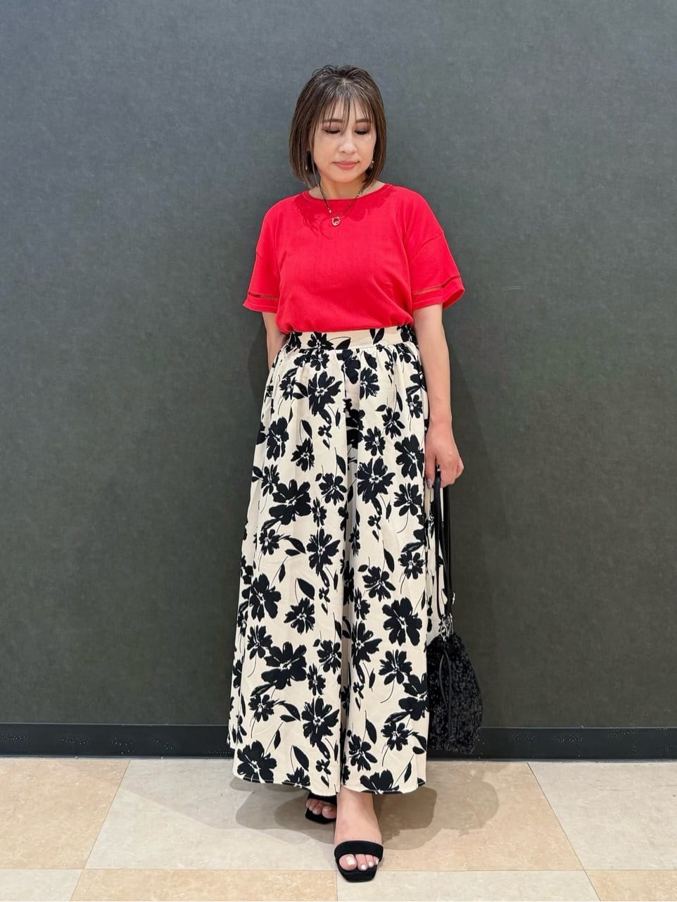 Megさんの「SHOO･LA･RUE｜【高レビュー/着丈選べる】華やかさをプラスする アソートロングスカート」を使ったコーディネート